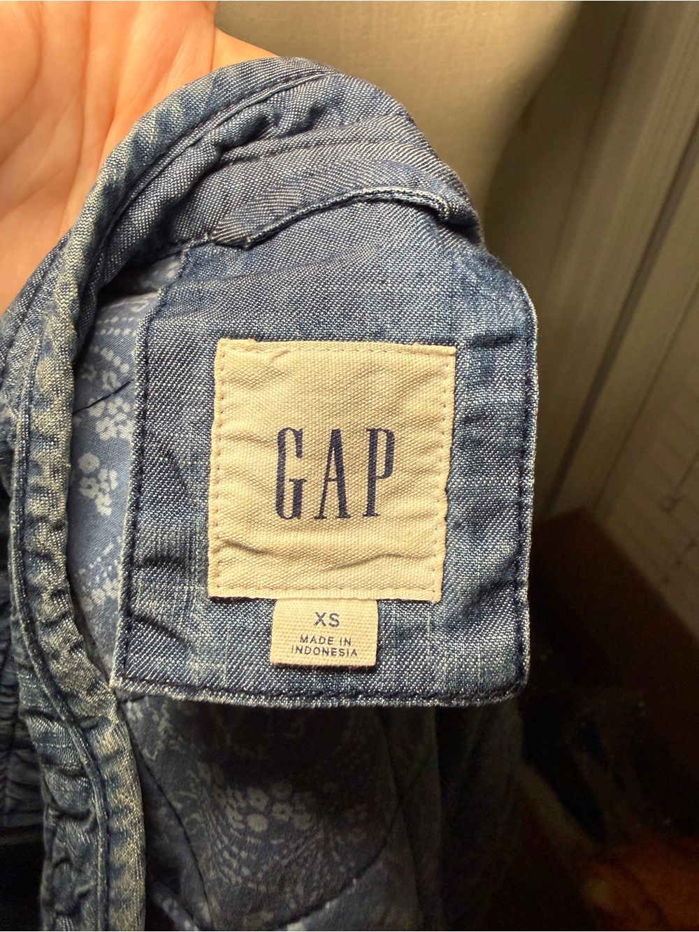 GAP Quilted Bomber Denim Jacket Blue Chambray Boho Western Paisley XS - Picture 3 of 8